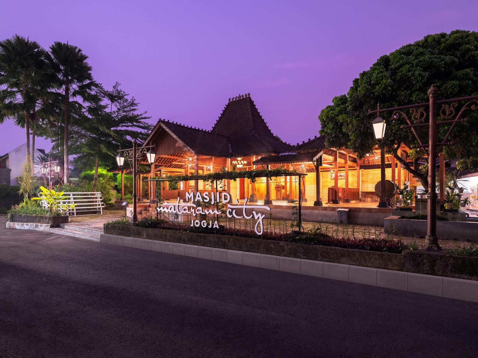 The Alana Yogyakarta Hotel And Convention Center Sleman  Kültér fotó